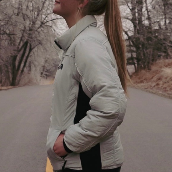 The North Face Puffer Jacket - Picture 2 of 9